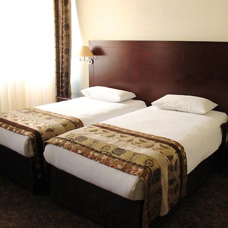 Europe Hotel Erevan Esterno foto
