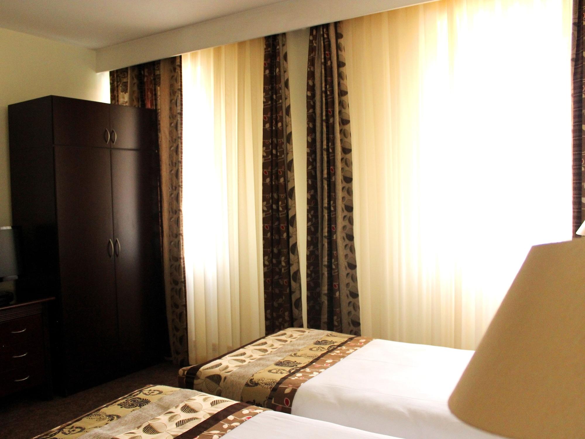 Europe Hotel Erevan Esterno foto