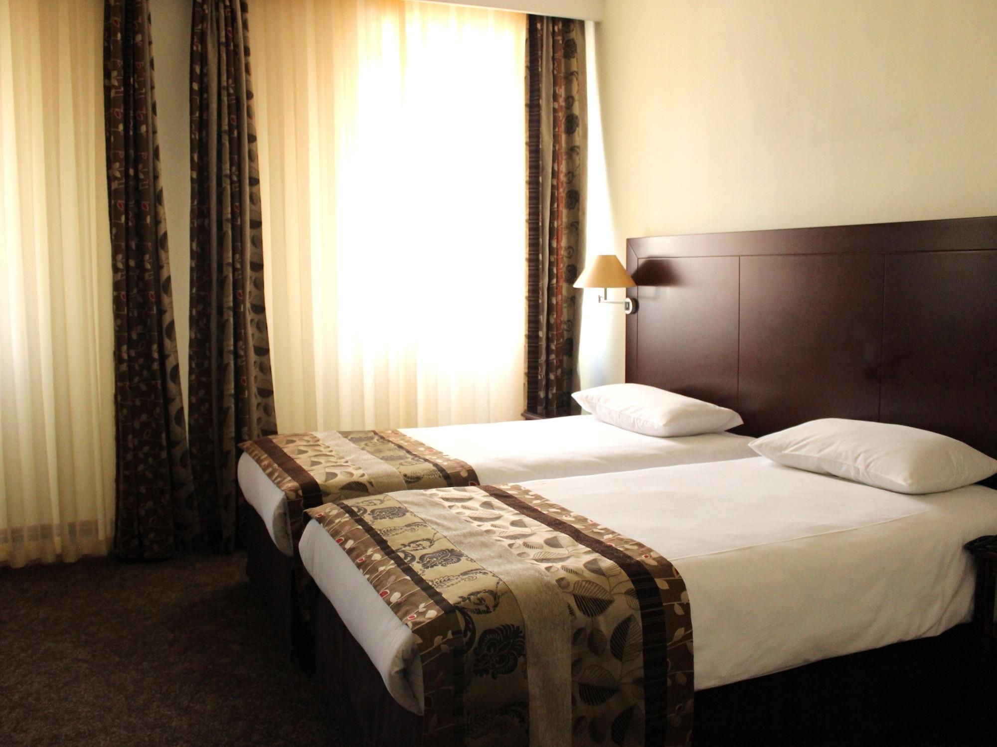 Europe Hotel Erevan Esterno foto