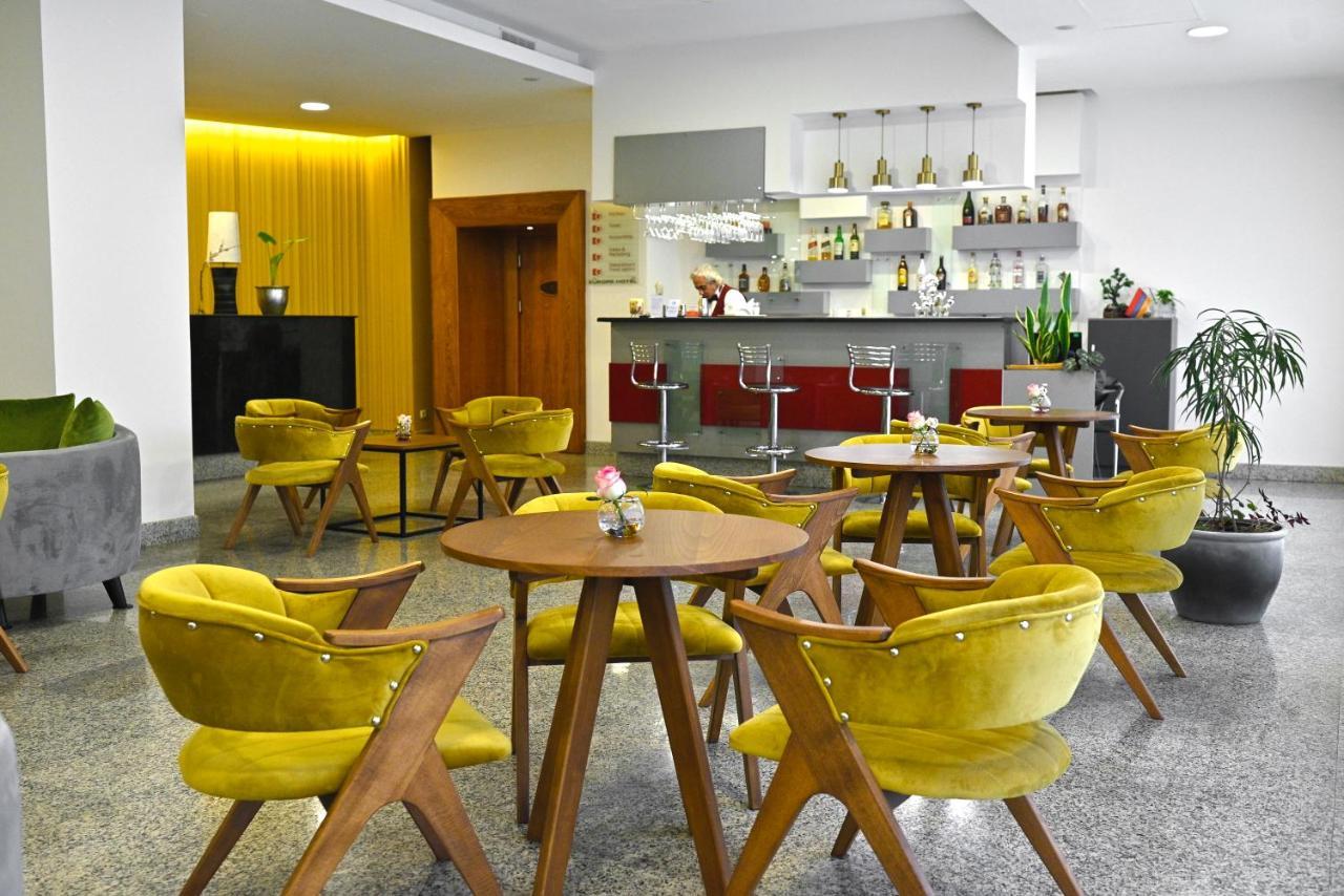 Europe Hotel Erevan Esterno foto