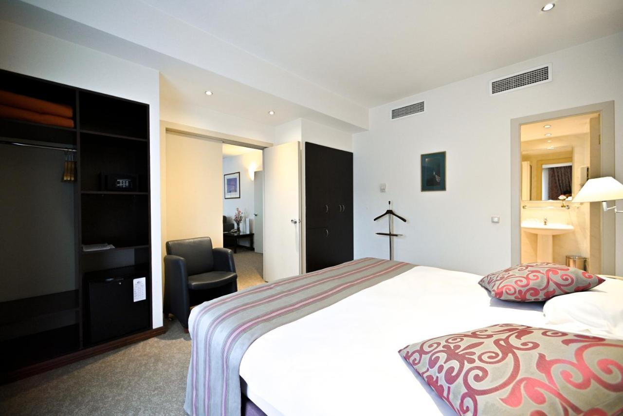 Europe Hotel Erevan Esterno foto