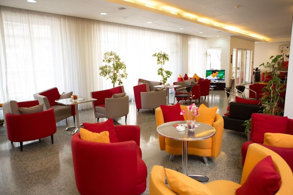 Europe Hotel Erevan Esterno foto