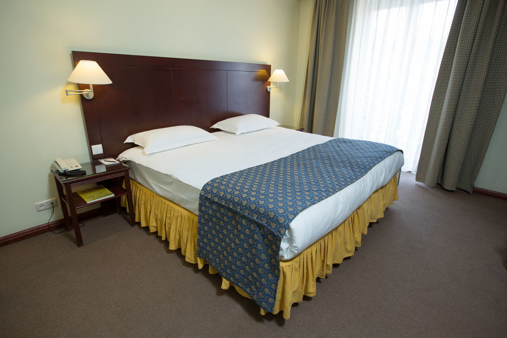 Europe Hotel Erevan Esterno foto